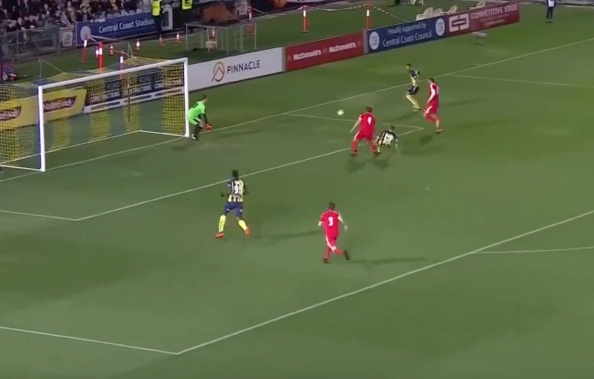 caldbeck89's tweet image. Son Heung-Min is faster than Usain Bolt!
Perfect example of the difference between sprinting speed and Game Speed. Bolt has more than enough capacity to be on the end of this cross but he completely messes up his approach; he narrows his options as he awaits the pass