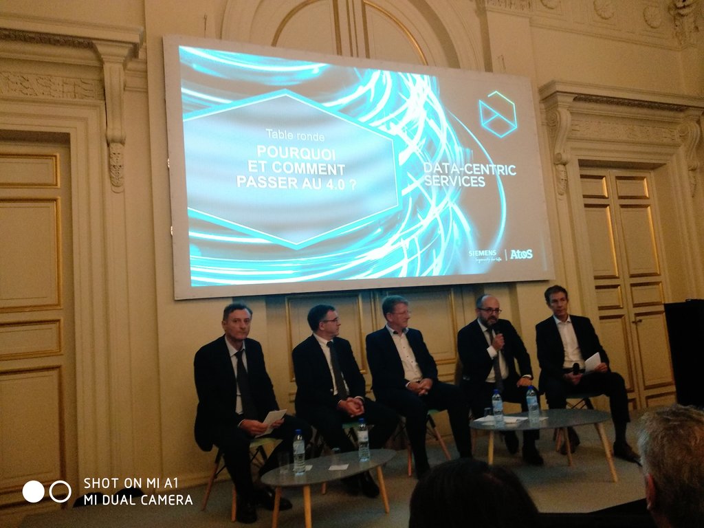 Pourquoi et comment passer à l'industrie 4.0 ? <a href="/CSabarots/">christophe sabarots</a> parle de remettre l'humain au cœur de l'industrie et de lui donner tous les outils #DigitalIndustrySummit <a href="/AtosFR/">Atos France</a>