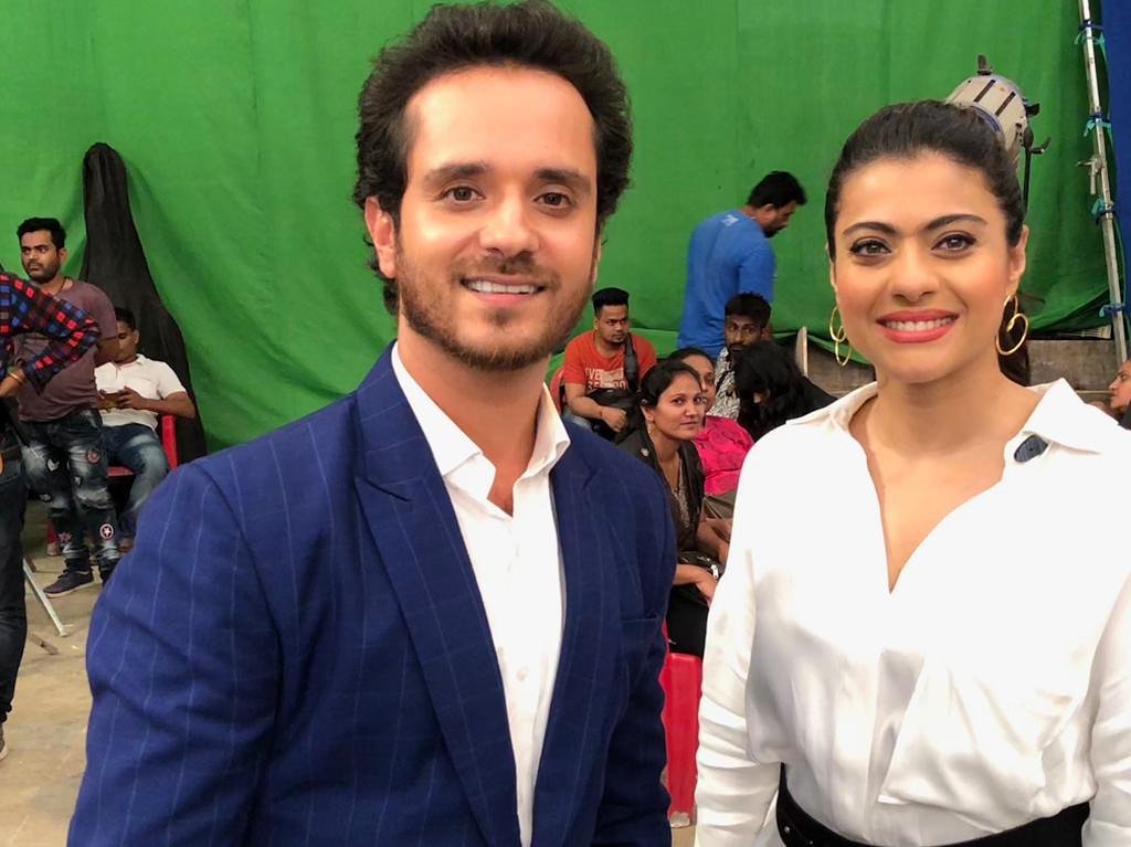I'd like to congratulate the phenomenally talented and charismatic actor <a href="/KajolAtUN/">Kajol</a> Ma'am for her fabulous performance in <a href="/HelicopterEela/">Helicopter Eela</a> .It was an absolute honour for me to share screen and some beautiful moments with her on the sets of 'Ruk Ruk Ruk!'

Go watch #HelicopterEela