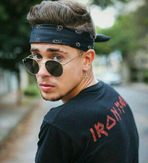 Ele tá bem rockeiro, ele 🎸💥😂 <a href="/JoGui_avila/">JOÃO GUILHERME</a>  <a href="/_maisinhaaaa/">Maisa</a>  <a href="/_nicholassss/">Nicholas</a>  <a href="/Viihhtube/">Vitória</a>  @nathan_pereirao @Feconcoon