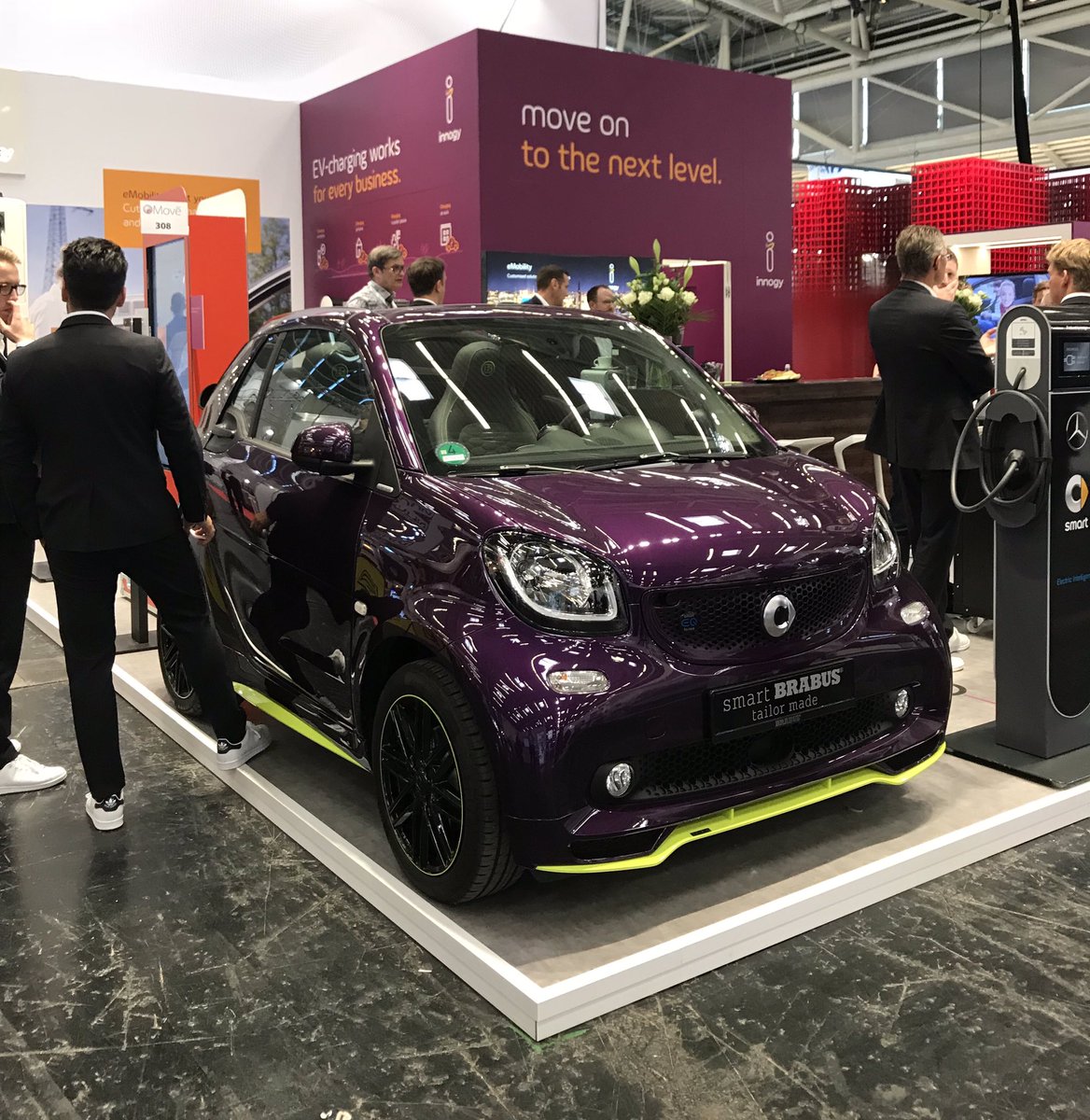 Well this is a little bit cool! 😎🕺@smartcarUK @e_Move_360 #PurpleIsBack?!