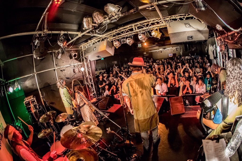LFxROCKZ's tweet photo. 2018/10/13
豊橋club KNOT
"PUNK AROUND THE WORLD"
Vol.100
Photo by:Nozomi Nakajo @ https://t.co/vQAfiWI3FY
#チェリコ #チェリーコークス #thecherrycokes #TheAnswerTour #パンアラ https://t.co/lawuxgGWoN