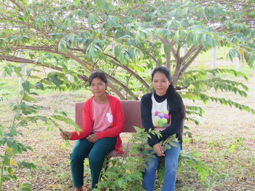 EnfantsduMekong's tweet photo. 🇰🇭C'est la rentrée à #Samrong!Le Centre de Samrong se trouve dans le Nord du #Cambodge. Là-bas,les filleuls vivent dans un environnement rural.Merci à Hélène et Paul, volontaires bambous du Centre de Samsong, pour ce beau reportage et leur engagement auprès des enfants du Centre! https://t.co/v18yeD0bZo