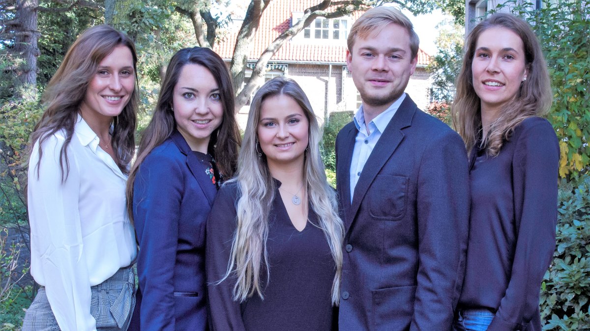 In2Talent's tweet image. Dit is het nieuwe talent van nu voor morgen! Welkom bij In2Talent Naomi, Nanieck, Julia, Teun en Aniek!