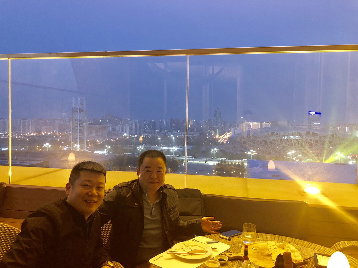 scslvip's tweet photo. 一年多时间没见慕容兄了，今天下午约着见了一面，聊的很开心！ https://t.co/6SIdBr7sbr