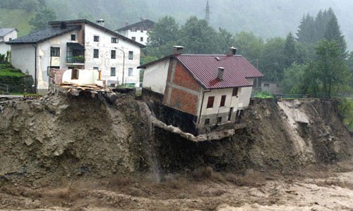 Gli impatti dei cambiamenti climatici si fanno devastanti
Occorre aumentare l'attenzione sulle misure di adattamento

More than $380bn was spent on reducing CO2 in 2015-16, 
compared with just $20bn boosting protection from extreme weather

theguardian.com/environment/20…