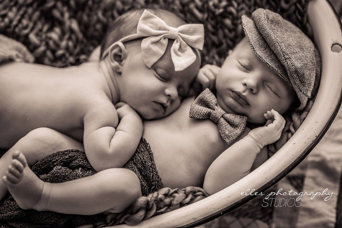 EllesPhoto's tweet image. These beautiful twins sure do love &amp;lt;3 each other! I just couldn't handle how adorable they were! #twins @FLTripGuides