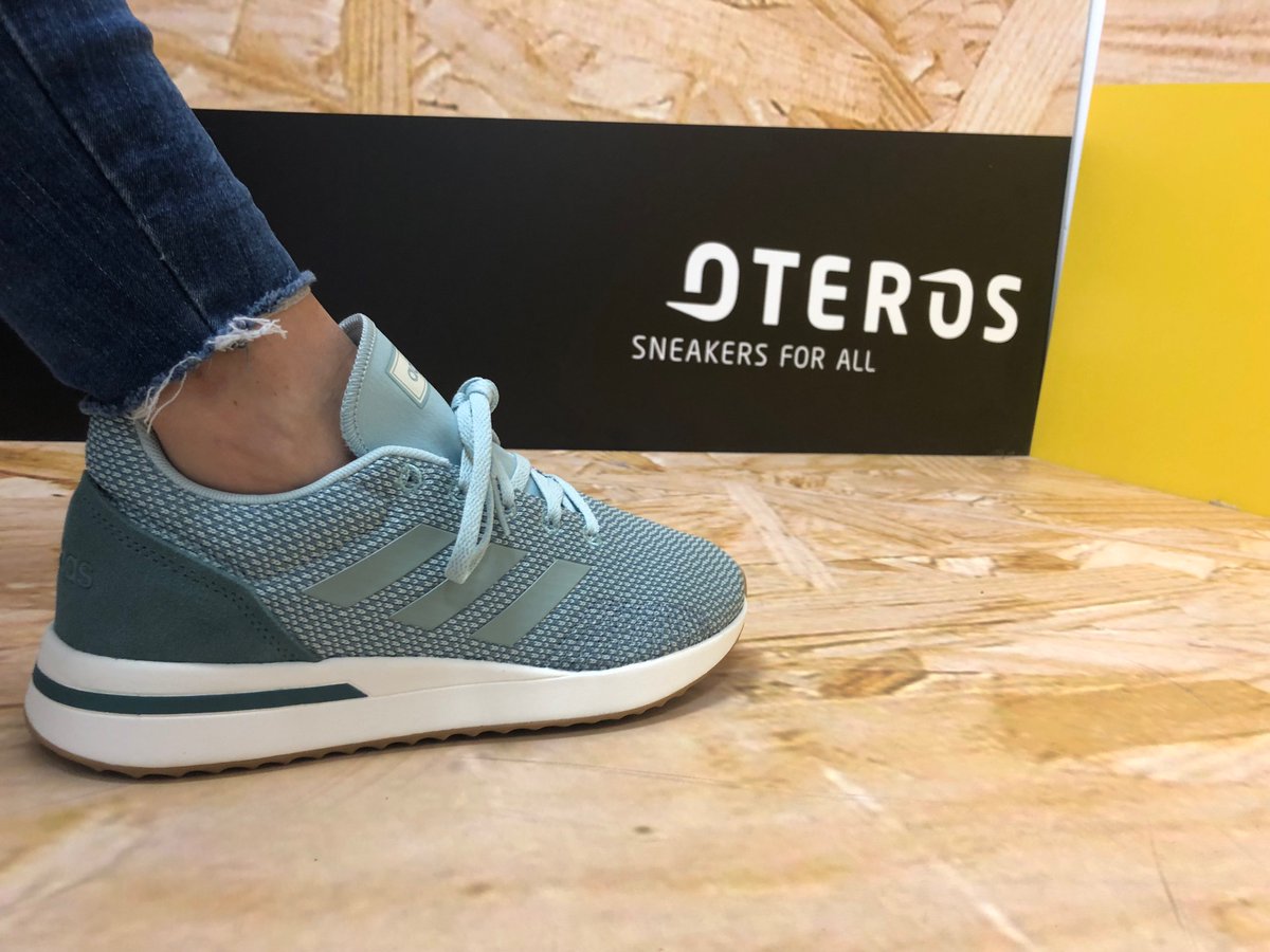 Oteros on Twitter: "Saber cuándo una zapatilla triunfa: cuando nada más llegar, sientes el irrefrenable deseo de hacerle fotos y compartirlas! 😍 ¿Qué parecen estas adidas para #mujer?Por aquí nos flipan!