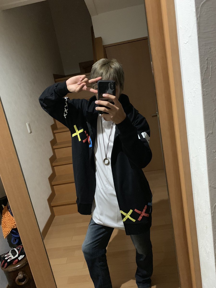 Hokuto 友人から 輝夜月ちゃんのパーカー とtシャツがあまりにもでかくない ってlineが来たから確認のために着てみたくなった Vwww名前通りのビッグパーカーとビッグtって感じ ๑ W ๑ Www 夜中に何してんだろwwww 輝夜月 カグヤルナライブ Hokuto 友人から 輝夜月ちゃんのパーカー とtシャツがあまりにもでかくない ってlineが来たから確認のために着てみたくなった Vwww名前通りのビッグパーカーとビッグtって感じ ๑ W ๑ Www 夜中に何してんだろwwww 輝夜月 カグヤルナライブ