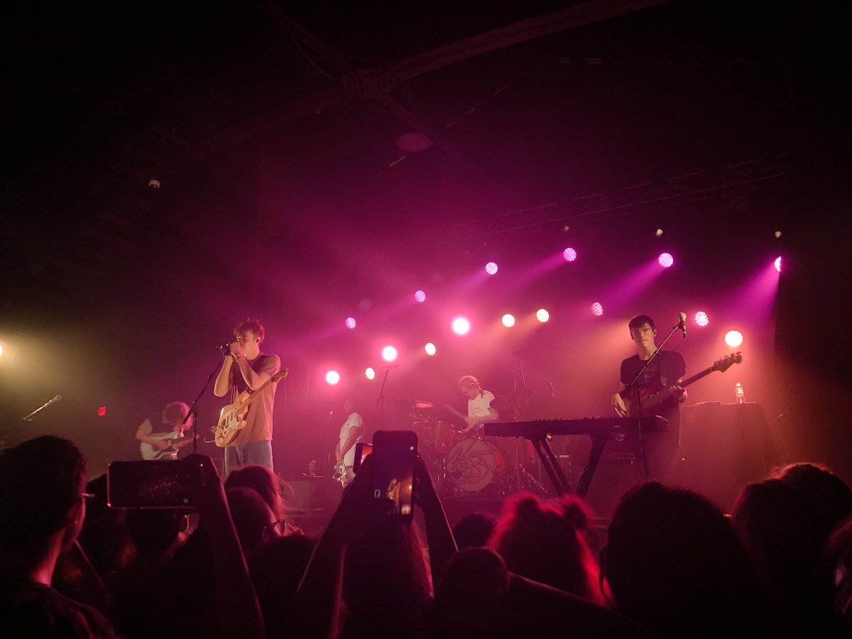 UGHEMlLY's tweet photo. @thehalocline killed it last night just sayin https://t.co/e6CsskNxuU