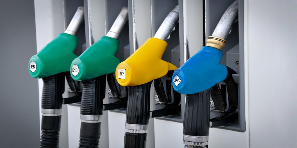 OctaplusBE's tweet image. De nieuwe benaming van Diesel en Benzine: zorgt het voor verbetering of zorgt het voor verwarring?
bit.ly/2Ci2DrP
#brandstofnamen #nieuwecodes