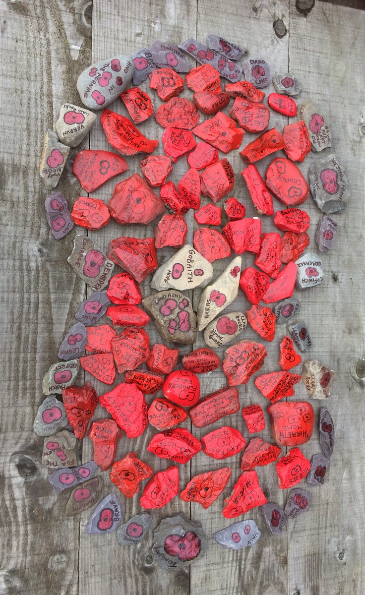 trudydavies1964's tweet image. #TurnTheTownRed RBL have hidden 100 Rocks 1 for each YEAR since end of WW1 lovely to see how many return to our Cenotaph by 11/11 #CountdownToPeace #PoppyAppeal
#LlaniRocks #Llanidloes #Woosnam #ShopLocal #IAA18 @betterRetailing #NFRN @NFRN_Online  @IAAcademy @retailexpress