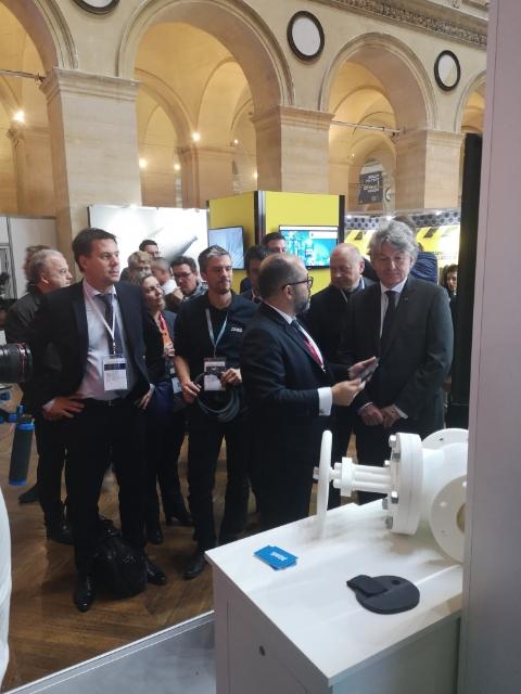 Sweety20823114's tweet photo. Ouverture du #DigitalIndustrySummit by atos-siemens. Thierry Breton devant les réalisations clermontoises.#innovation @AtosFR https://t.co/shE8M6MZ8r