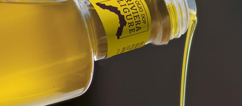 #Ristorexpo a Genova. Oggi al #TavolodellaConvivialità #RegioneLiguria ha presentato le eccellenze DOP: dimostrazioni di #pestoalmortaio con Basilico Genovese DOP, presentazione delle menzioni dell'<a href="/oliodop/">Olio Riviera Ligure</a> e abbinamenti con i vini liguri a certificazione con @enotecaliguria