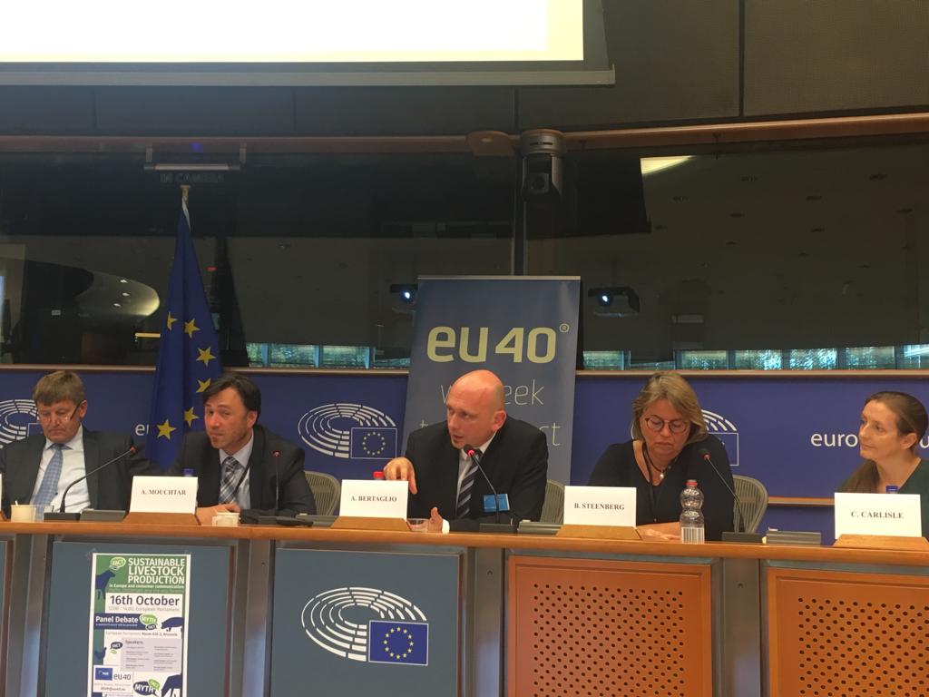 eu40's tweet photo. @AndreaBertaglio from @SostenCarni "The sustainable meat project became a source for people to get information. There is a lot of interest and people are keen to have information" with @Franc_Bogovic , @AdamMouchtar , @BirtheSteenberg #SLEU #OneHealth4All https://t.co/kOpXeAlJZ5