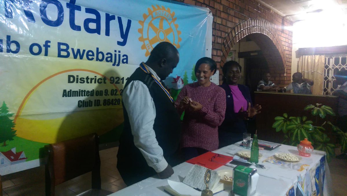 President Mo receive a Rotary pin from Toronto <a href="/DrJayeshsuthar7/">Rtn Jayesh Suthar</a>