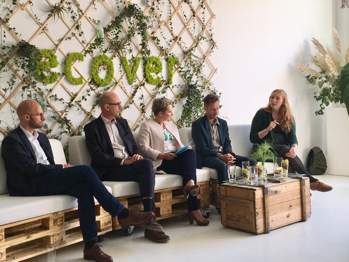 C2C_NGO's tweet photo. #Plastik sinnvoll nutzen? @c2cnora diskutierte auf dem #trendsummit von Ecover & @sister_mag über #Verpackungen. Neben den Leitern von @dm_drogerie, @EcoverBE und dem Pressesprecher von @dergruenepunkt zeigte sie mit dem #C2C Designkonzept positive Wege für Mensch und Natur. 🙂 https://t.co/M4kwCrwqEt