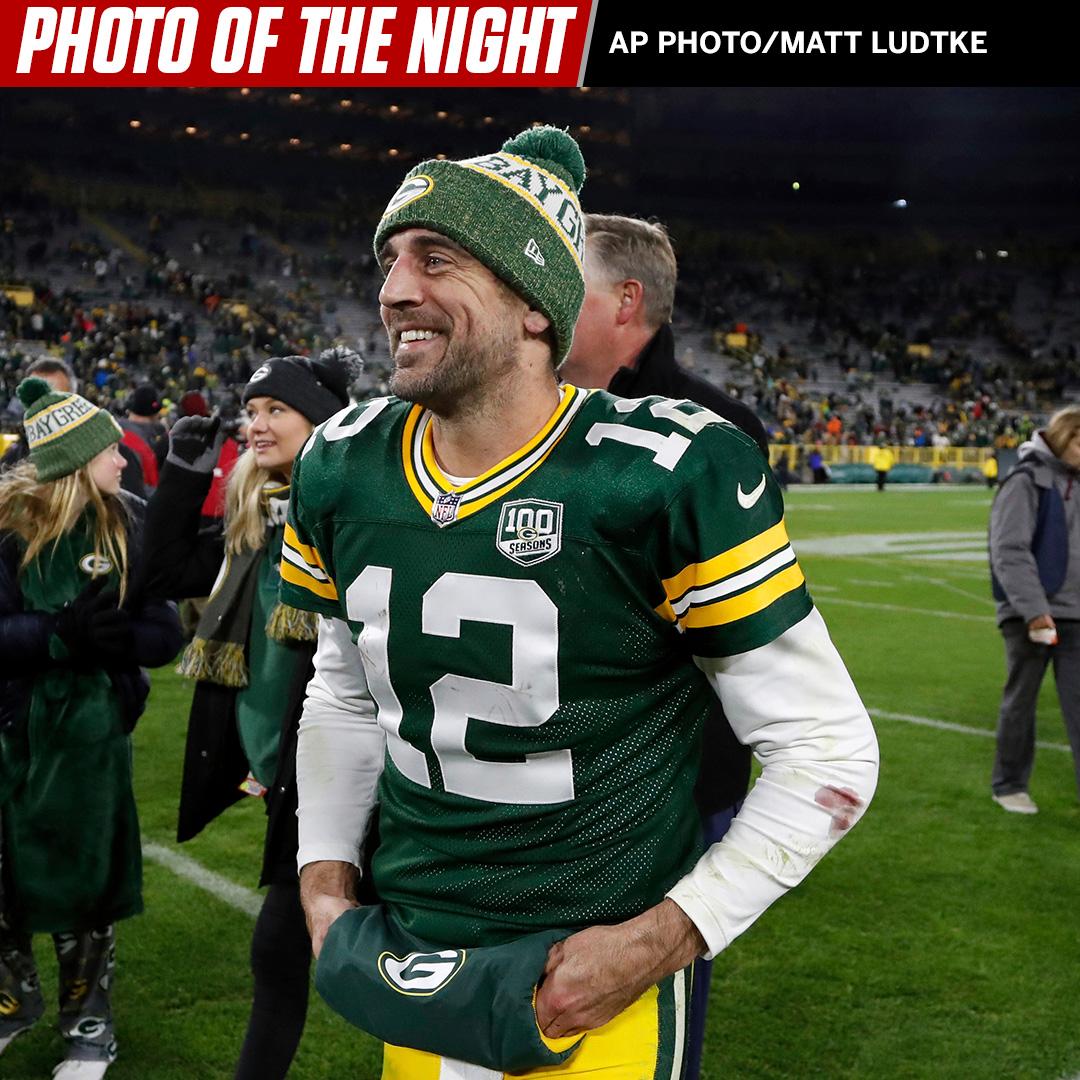 ESPN (@espn) on Twitter photo Never count Rodgers out. #PhotoOfTheNight Never count Rodgers out. #PhotoOfTheNight