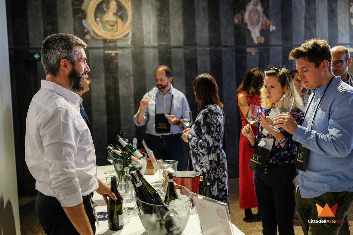 ArteVino's tweet photo. l'Arte incontra il Vino!
Espositori, CITTADELLARTEVINO 2018
@terrauomocielo
@AriannaVianelli
#solouva #franciacorta
https://t.co/N871VdT2N5
#inlombardia
#cittadellartevino2018 #cittadella #wine #winelover #degustazione #cittadellartevino2019 #palazzopretorio #multiweb https://t.co/ExoN6l60IK