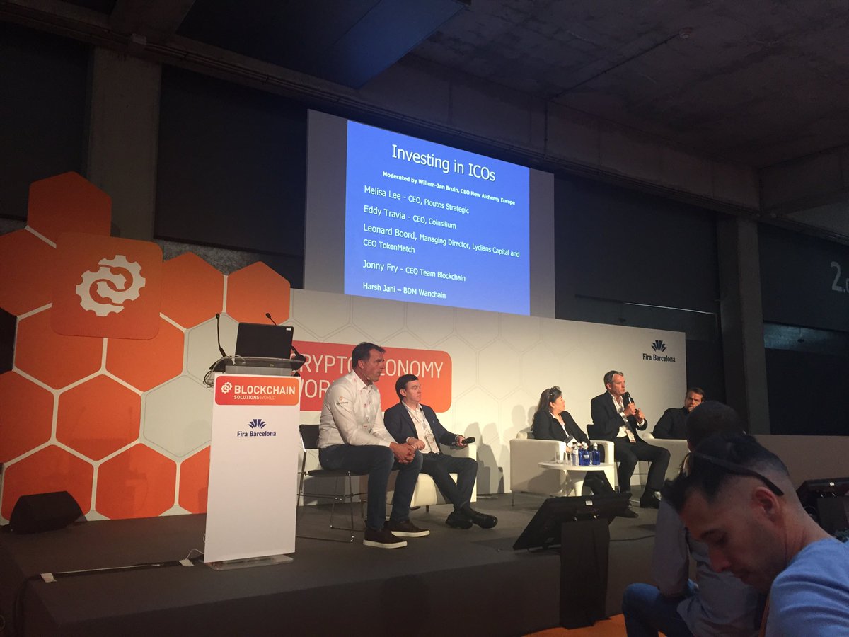 aliciaperal84's tweet image. En el stand de Blockchain Solutions world, debate sobre criptoeconomia en #IOTSWC18 con ⁦@laura_financial⁩ #NetworkingPCUMH ⁦@PcientificoUMH⁩