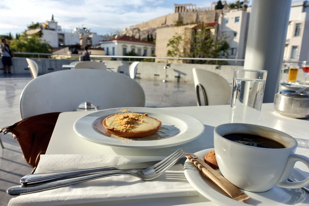 Deslyxique's tweet photo. ... pour finir ta soirée sur les toits d'Athènes.
#rooftops #acropolis_view #athena #travel https://t.co/is8TZ5slat