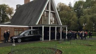 NewsExploredWeb's tweet image. Hundreds attend veteran Royal Marine’s funeral after appeal newsexplored.co.uk/hundreds-atten…