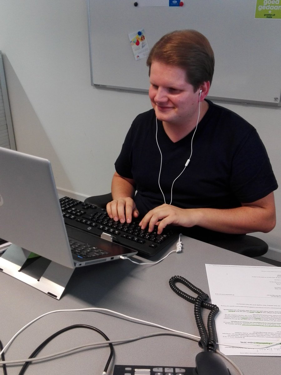 lievekevdb80's tweet photo. Na verlof veel mails, dus... mailen, mailen, mailen 🖱💻 #vdabhalle #digitaledoedag https://t.co/74jh380BmO