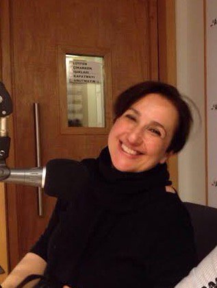 handeakkan's tweet image. 24 Temmuz&apos;da “YENİ”de,@acikradyo’nun en sevilen programlarından @DidikDidikFreud ve @Sanat_Uzun&apos;dan tanıdığımız, çok sevgili @senolayla&apos;yı konuk etmiş, müzik serüvenini konuşmuş, “YENİ”için hazırladığı seçkiyi dinlemiştik. Kaçıranlar için:
wetransfer.com/downloads/b18d…