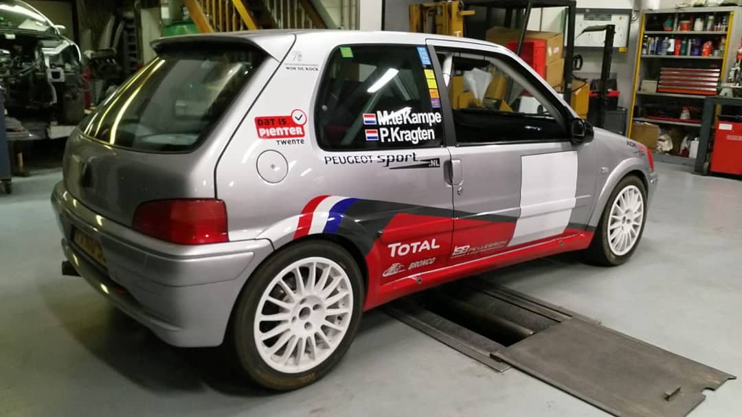datispienter's tweet photo. As. zondag 21 oktober rijdt Martijn te Kampe in deze snelle, pientere én veilige Peugeot 106 de Twente Shortrally #twenterally #rally #datispienter https://t.co/KIw6EKz6eX