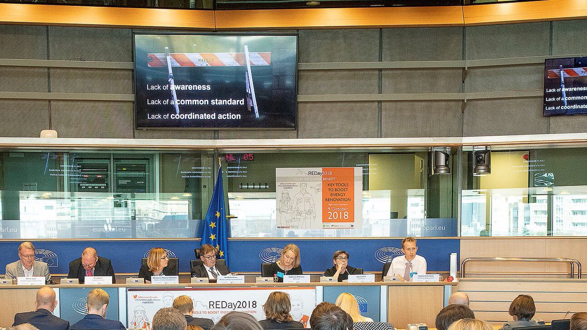 WorldGBC_Europe's tweet photo. ICYMI: At #REDay we presented our new report addressing key barriers to mass growth of #GreenMortgages.
Lack of:
1️⃣awareness
2️⃣a common standard
3️⃣coordinated action
Find out why #banks are so keen to tackle the risks of inefficient buildings here: https://t.co/Bp0JJItZtY https://t.co/HFUGYKkmPm