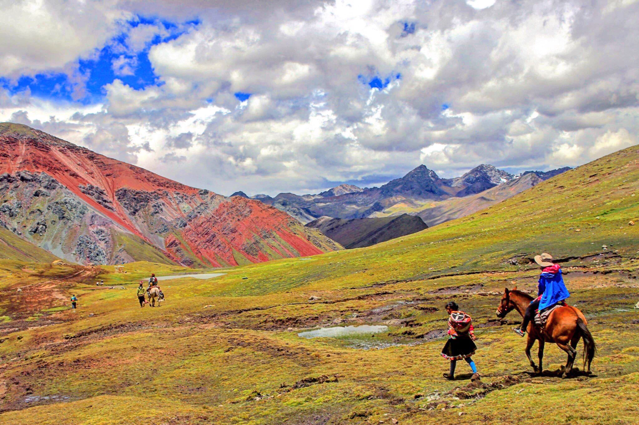 ペルーの観光名所はマチュピチュだけじゃない！レインボーマウンテンが絶景！