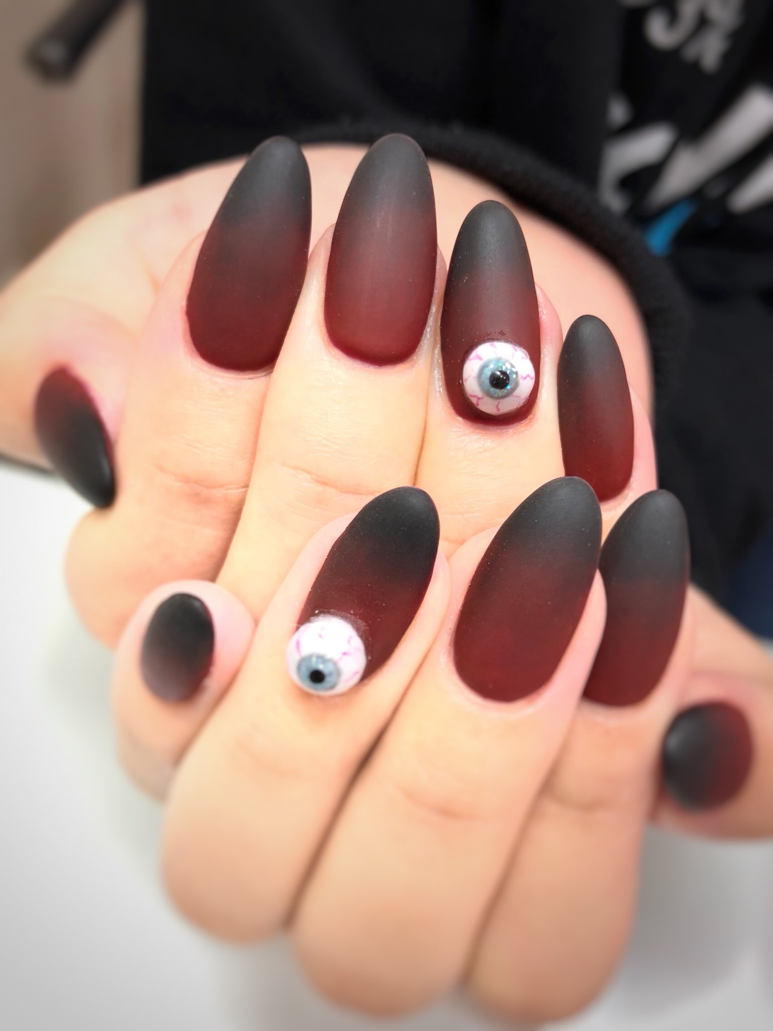 ネイルサロンmarch こんばんは 心斎橋店吉村です𓅜 今日はハロウィンネイルをさせて頂きました パッと見ても目立つ 目 です W ちょっと血走ってます 笑 ネイルサロンmarch ネイルデザイン ハロウィンネイル 個性派 T Co D1sooyh8ug