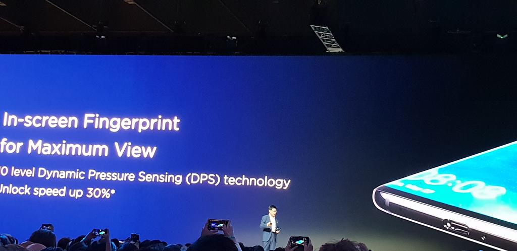 hardwarezone's tweet image. Mate 20 Pro's in-screen fingerprint sensor is indeed pretty cool feature. #ahigherintelligence #HuaweiMate20Pro