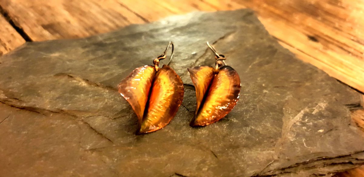 RoutsRocks's tweet photo. We've discovered a new skill this week and we're loving our new #Copper #Leaf #Earrings &amp; #Pendant!

#Beautiful #NewSkills #Skills #RoutsRocks #RR #CopperSheet #Wow #InLove #Lush #Glastonbury #FamilyBusiness #HandCrafted #HandMade #Leaves #Autumn #Autumnal https://t.co/Y8K2NFZTZD