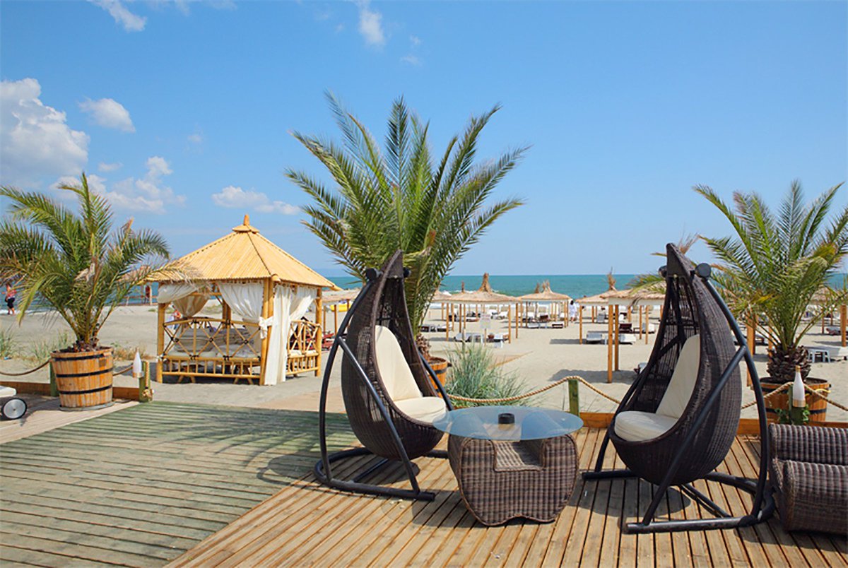StayBonanza's tweet photo. 🏖️🤩Get a celebrity treatment - beachfront resort in Bulgaria. Stunning sea views, luxurious rooms, superb Spa &amp; Wellness centre. Relax at the beach or sky bar and watch the sunset. Save 16%!!🌅😍

Book now ➡️ https://t.co/UXvQtKW2bc

#beachfront #longweekend #bulgaria #skybar https://t.co/73FWOA4S3O