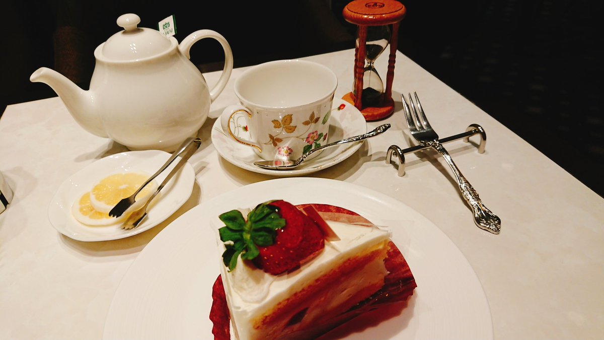 北川チハル てんこうせいは おはなしやさん 金の星社 6月発売予定 今日は専門学校の日 授業の前に 大丸梅田 カフェグランシェ スイーツメゾンの 苺ショートケーキ でお茶して 帰りに 富田 ドエル の コンデンス ショコラ を買って帰る これ