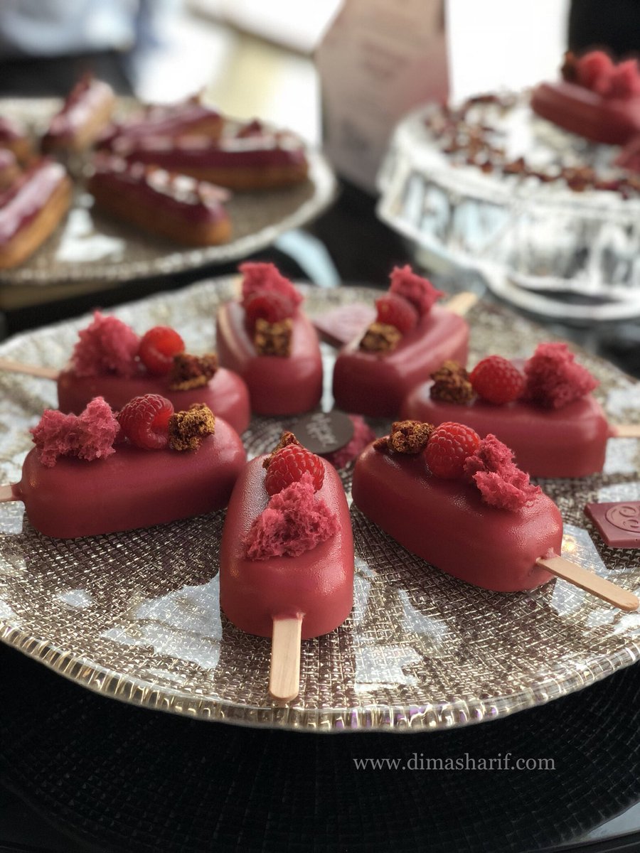 DimaSharif's tweet image. Did you know that it’s no longer just 3 types of chocolate (dark, milk &amp;amp; white)!!! Yup thanks to #Callebaut #chocolate who have discovered the Ruby #RubyRB1 naturally Ruby without any coloring or additives 👏🏻👏🏻👏🏻🤩