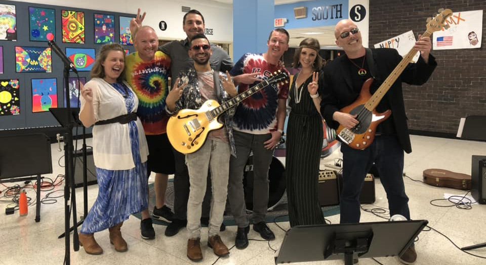 MamaroneckED's tweet photo. #Hommocks Middle School #50thAnniversary celebrations continue. Teacher Band played for students a medley of music from 1968 https://t.co/bPtgcx9jc0