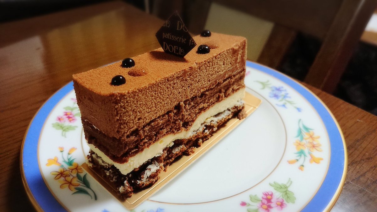 北川チハル てんこうせいは おはなしやさん 金の星社 6月発売予定 今日は専門学校の日 授業の前に 大丸梅田 カフェグランシェ スイーツメゾンの 苺ショートケーキ でお茶して 帰りに 富田 ドエル の コンデンス ショコラ を買って帰る これ