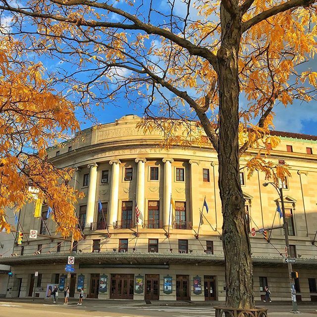 rochester's tweet photo. Fall views of the Eastman Theatre 🍂🎭 Photo by Stephen. #thisisroc #nylovesfall #iloveny #eastmantheatre #roc #rochester #visitroc https://t.co/AiuR5paJBF