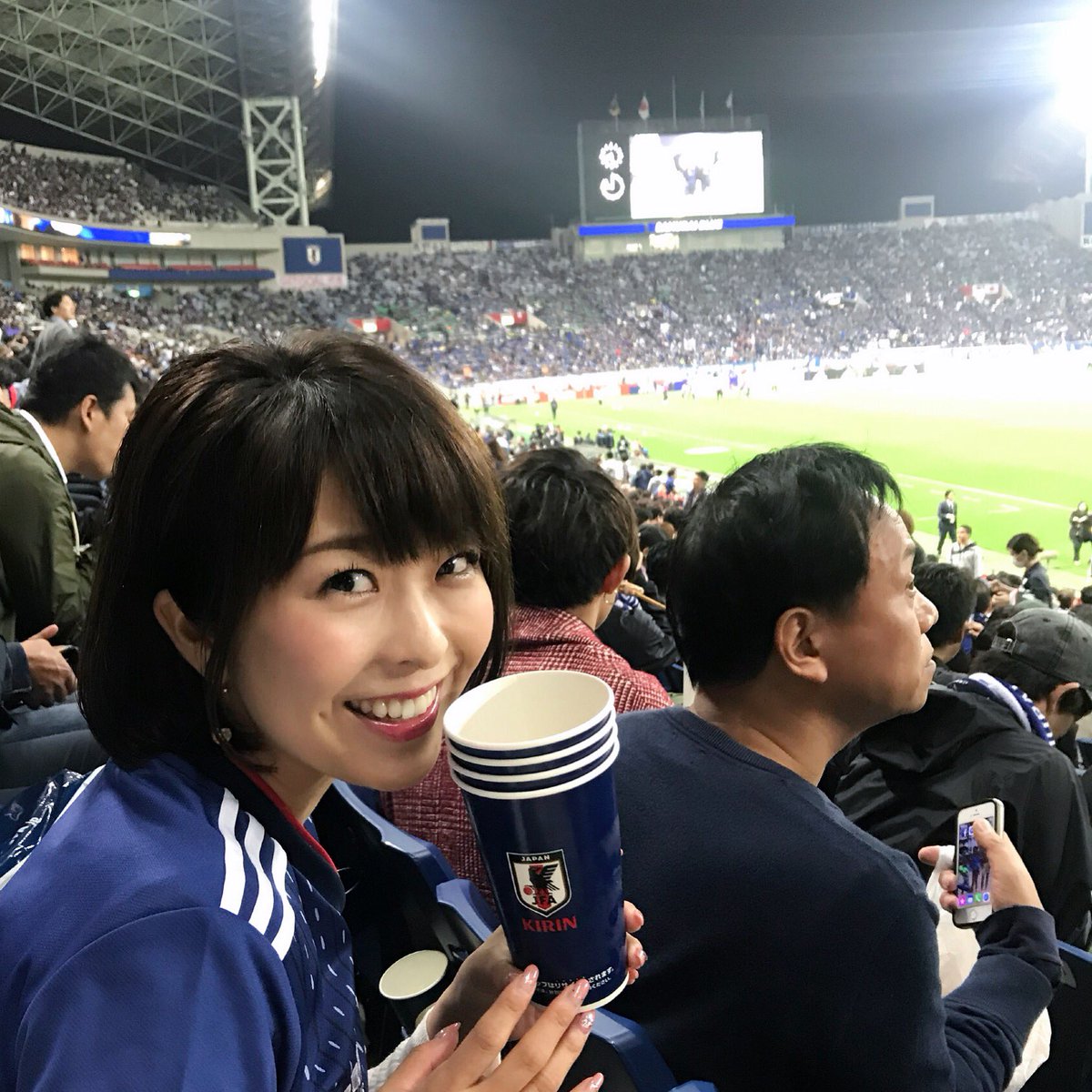 小尾渚沙 おび なぎさ 勝ったぁああぁ いつのまにか4杯 笑 キリンチャレンジカップ18 ビールが進む ビール大好き ビール女子 小尾ールタイム サッカー サッカー観戦 サッカー日本代表 ユニフォーム女子 浦和美園 埼玉スタジアム