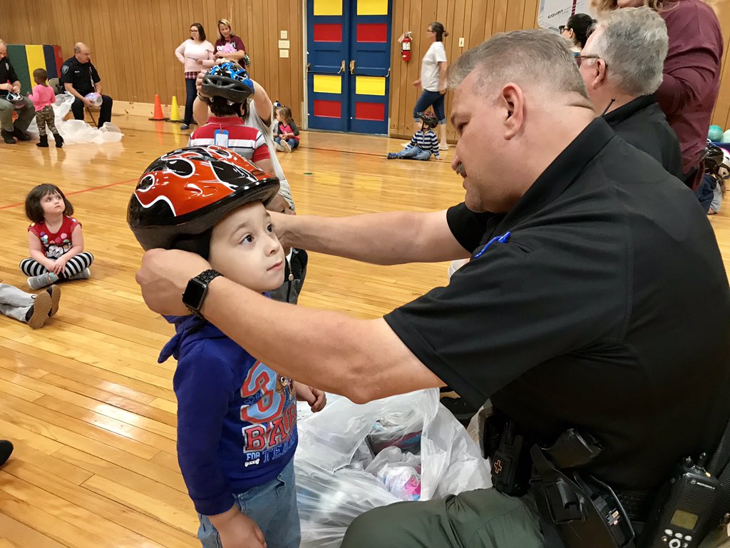 Thank you to @EastTNChildrens and <a href="/OakRidgePolice/">Oak Ridge Police</a> for taking care of our <a href="/OrsPreschool/">ORS Preschool</a> students. #injuryprevention #1millionmemories <a href="/ORSchools/">Oak Ridge Schools</a>