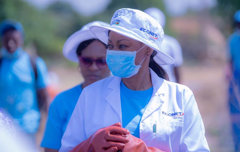 HigherLifeFDN's tweet photo. Today @HigherLifeFDN patron @T_Masiyiwa joins the team on the ground in Budiriro clean-up campaign as the fight against cholera intensifies. Well done to #ThisIsMyHome volunteers who are serving in communities that have been most affected by Cholera. https://t.co/Us89IvVtoN