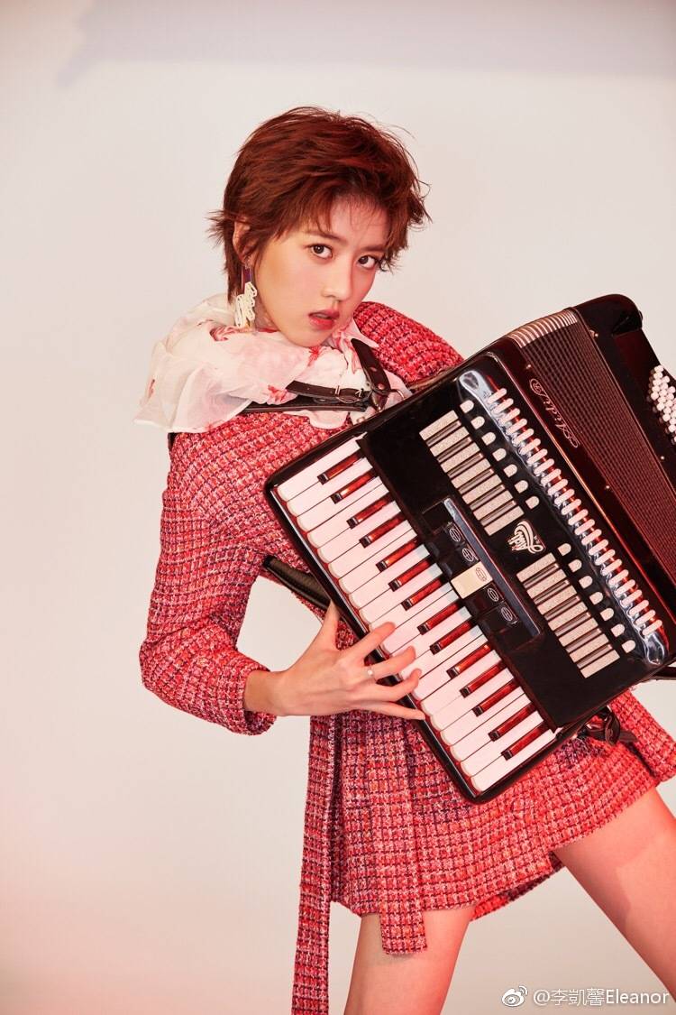 EleanorLeePH's tweet photo. #EleanorLee updated her weibo with more behind the scenes snaps during her SENSE photoshoot! 
---
Trans/cap: I'm the one you can't play with https://t.co/TrSfecBST6