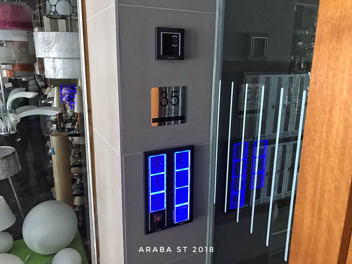 Araba_ST's tweet photo. Instalación de #videoportero @ComelitIT #Ikall #simplebus y monitores #mini y lector #RFID #VitoriaGasteiz https://t.co/kcJ0sa2rKm
