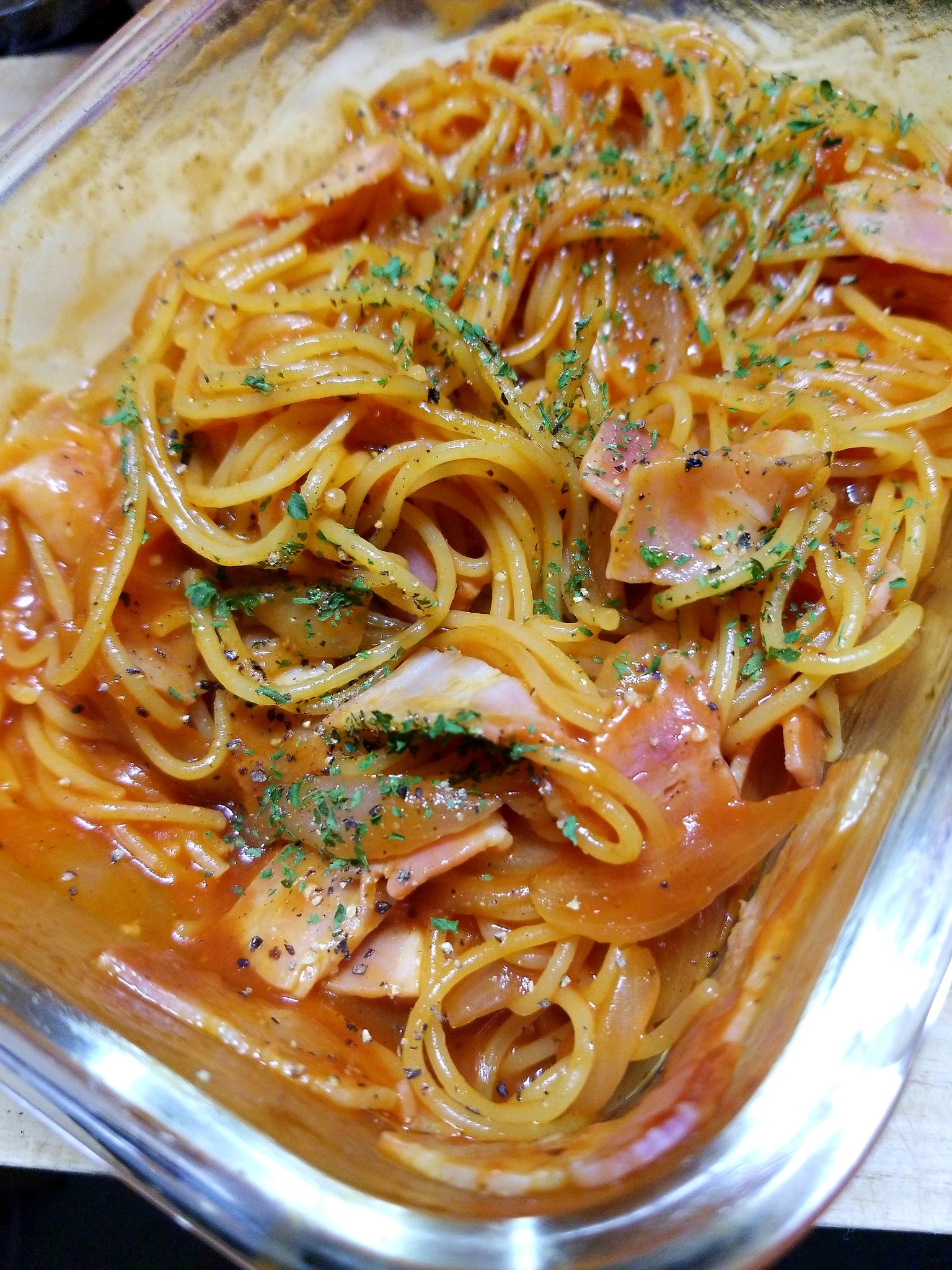 Demi 電子レンジでトマトパスタ 明日のご飯 ウスターソースないや あ たこ焼きソースでいっか 笑 あまいっ うちのトマトパスタは味噌入れます お味噌汁作ったし おかずもあるし パスタもあるしっ これで心置きなくお風呂に入ってこれます