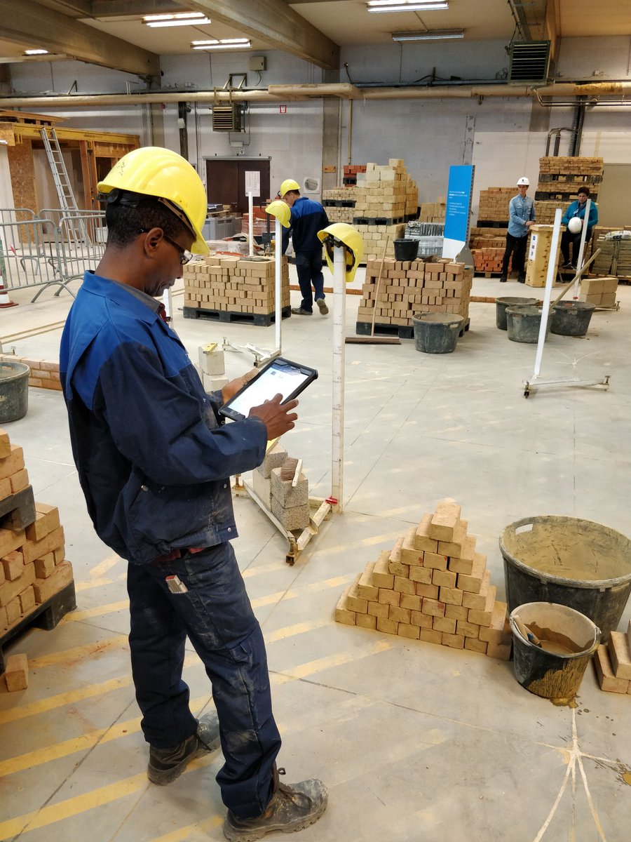 Rensbergen's tweet photo. Tablets in de bouwopleiding! #VDAB #digitaledoedag https://t.co/Qm5PPEluuk