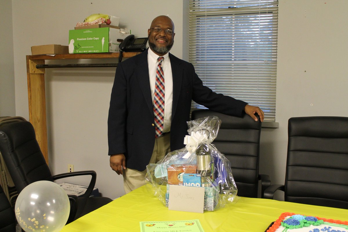 MLK_Elem_TCS's tweet photo. #HappyNationalBossesDay to @TyroneJonesMLK  and @ronikaam1--- Thank you for all that you do for our students and teachers, you are greatly appreciated! https://t.co/zUv21WWr7Y