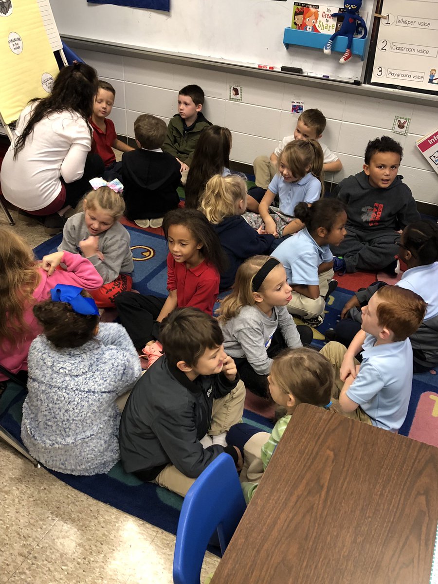 JulieC8466's tweet photo. #PowerWalkMoment Mrs. Randall gives students a purpose for listening during shared reading so they will be ready to turn and talk with a neighbor. #PurposefulTalk #BestYearYet #EisenhowerStrong #Zone1derful https://t.co/wED0fjXcOV