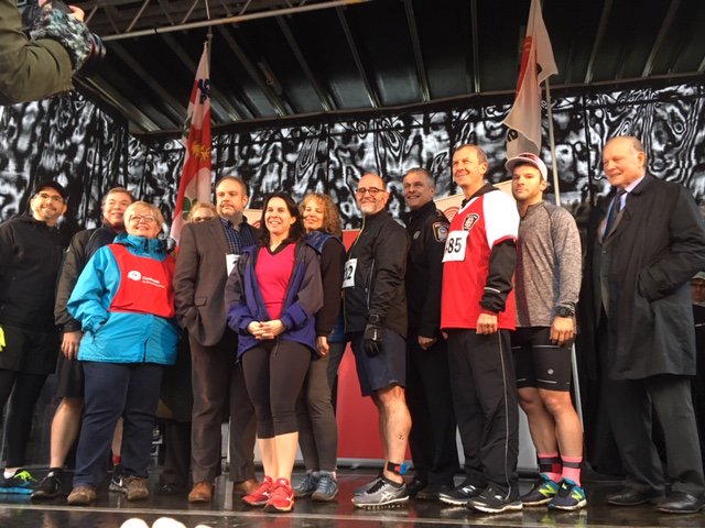 caro_vachon's tweet photo. Hier, avait lieu la course de @MTL_Ville pour @CentraideMtl ! Ce fût un véritable succès malgré la pluie et plus de 20 000 $ ont été amassé pour briser le cycle de la pauvreté et de l'exclusion sociale. BRAVO!! #OnCentraide #Centraide https://t.co/oC9KANX05B